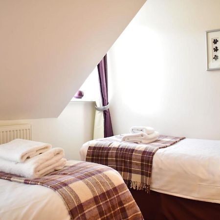The Ross 2 Bedroom Apartment In Historic Abbey Fort Augustus Esterno foto
