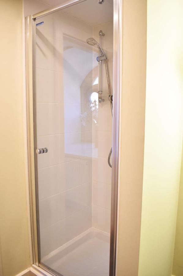 The Ross 2 Bedroom Apartment In Historic Abbey Fort Augustus Esterno foto