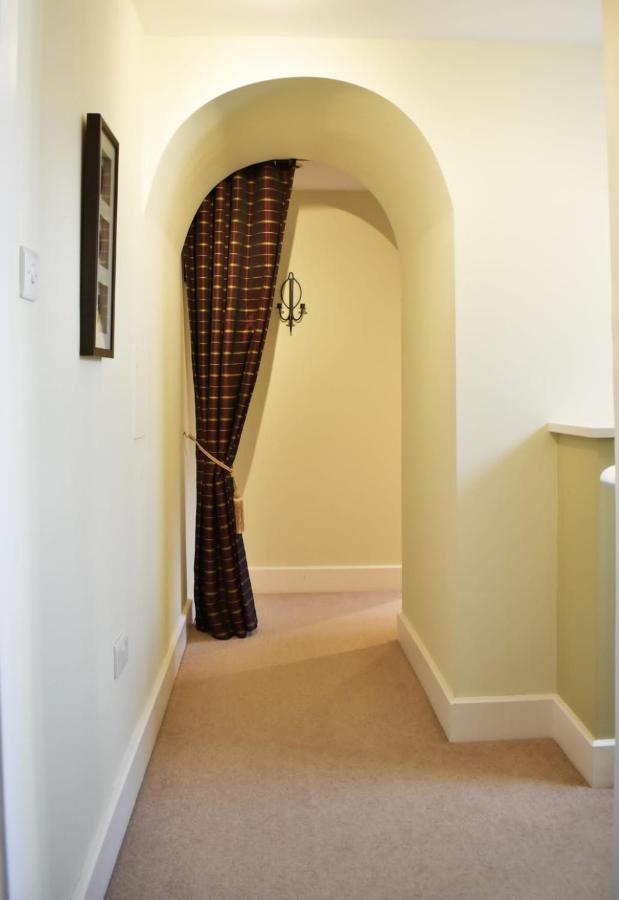 The Ross 2 Bedroom Apartment In Historic Abbey Fort Augustus Esterno foto